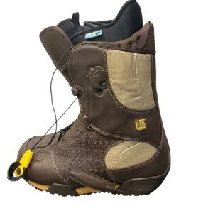 🏔️ Burton Emerald Women's‎ Snowboard Boots – Size 7 – Brown/Gold ⚡